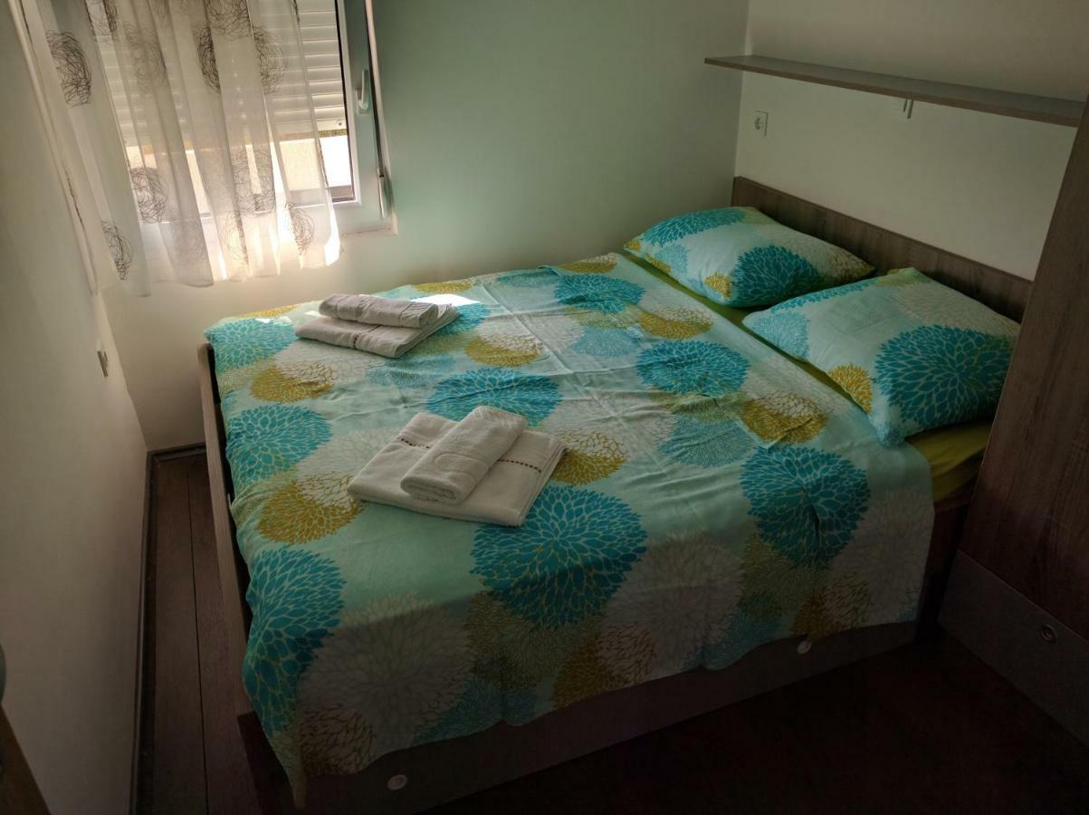 Apartmani Deak Vir Eksteriør billede